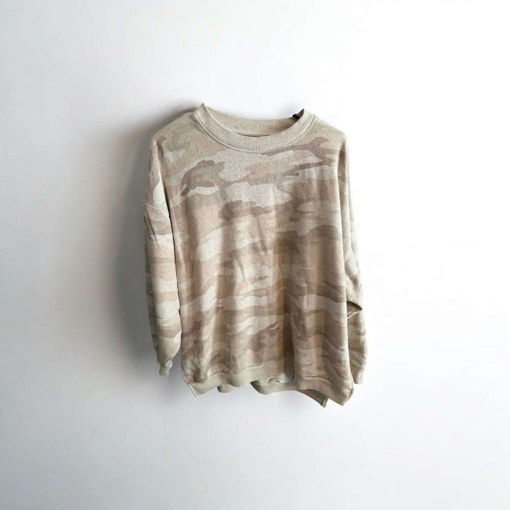 Women's American Eagle Outfitters Aerie Camo Sweatshirt Size M Jegging Fit